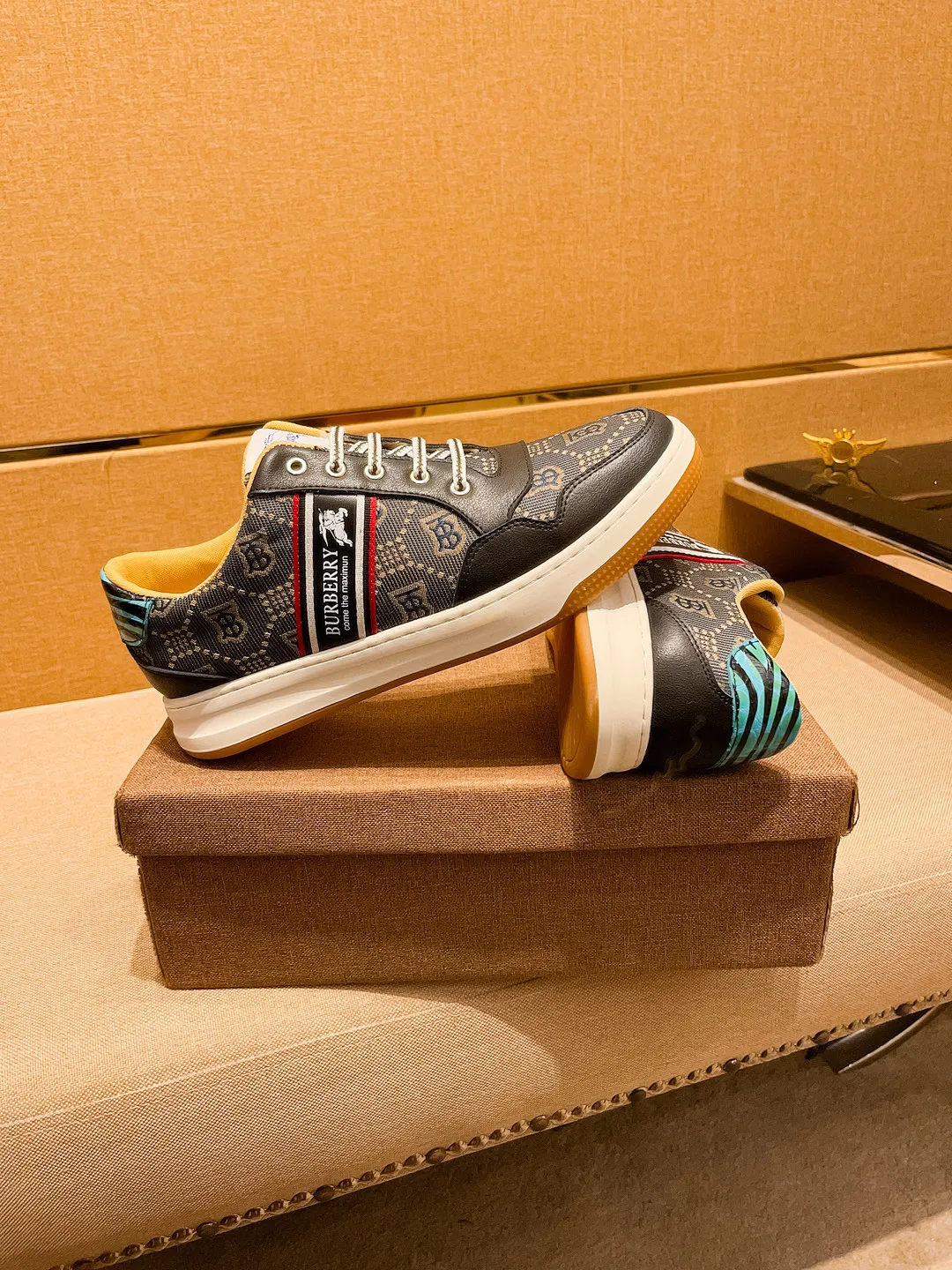 Men's shoes💰 400💰[LV]🔥Louis Vuitton, high-end men's shoes brand, official website 1:1 latest masterpiece: the upper is made of Italian imported first-layer cowhide with a comfortable and breathable lining➕original non-slip and wear-resistant outsole🔥, making walking more convenient and comfortable! An exclusive new model, a stunning work, a beautiful 1:1 replica [color] compared to the official quality! Create a fashionable personality to set off your uniqueness! A must-have for trendy men! Classic 🔥Size: 38-44 Color: 🔥 2⃣️colors available🔥.